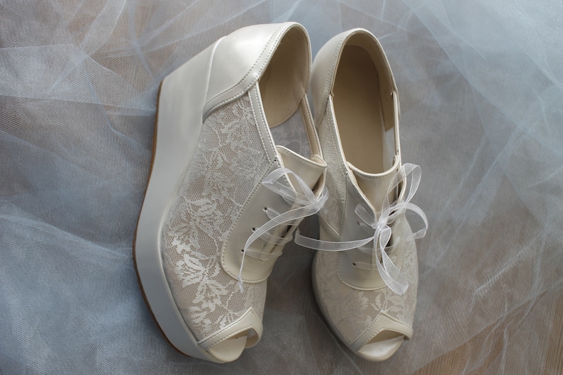 ivory wedding wedges for bride