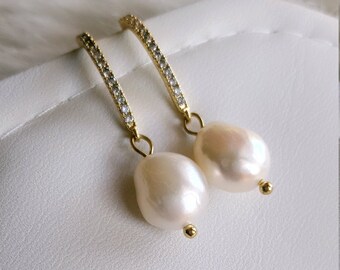 Pearl drop earrings. Baroque pearls and gold earwires. Dangle earring. Bridal earrings. Cubic zircon earwire. Wedding jewelry. Gift for her.