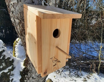 Nesting box (N45) birdhouse for starlings - made of weather-resistant 18 mm thick Bavarian lark wood with 45 mm entry hole and perch