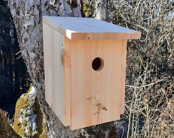 Kit cassetta nido (NB45) casetta per uccelli per storno - realizzata in legno di pino spesso 18 mm resistente agli agenti atmosferici con foro di ingresso da 45 mm