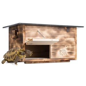 Maison pour tortues brûlée (SH1) en bois massif résistant aux intempéries de 20 mm d'épaisseur avec sol et porte incl. enclos pour tortues à ventilation réglable