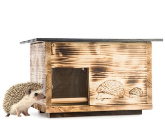 Hedgehog House Burnt (IG3) Hedgehog feeding house with rat flap - with floor and removable roof opening for easier cleaning