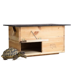 Turtle house glazed (SH2) made of 20 mm thick weatherproof solid wood with floor and door incl. adjustable ventilation turtle enclosure