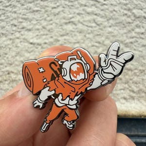 Outer Wilds Inspired Astronaut Hatchling Protagonist Space Hard Enamel Pin image 3