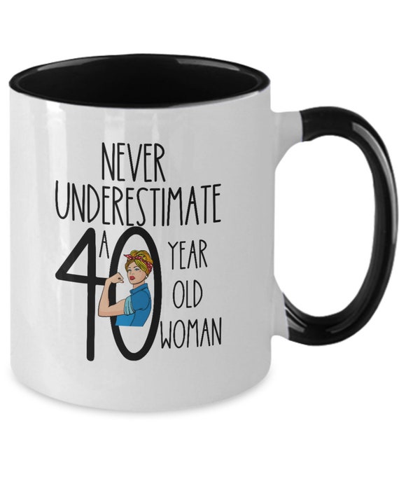 Regalo per il 40 compleanno, tazza per donna di 40 anni, regalo carino 40 ,  regali divertenti 40 , Non sottovalutare mai una tazza da caffè donna di 40  anni -  Italia