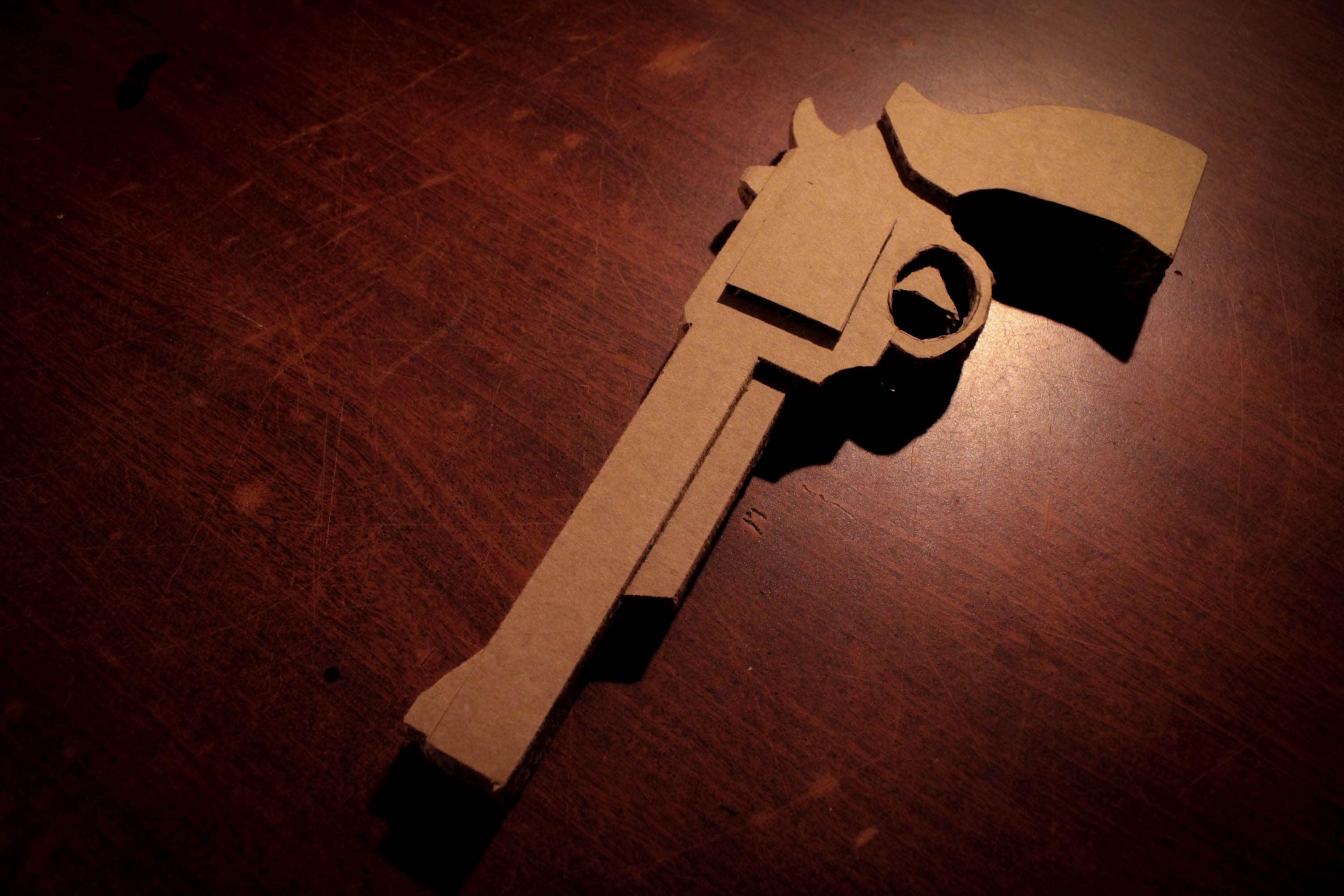 アミーゴという名のリボルバー || PDF印刷可能な段ボール製