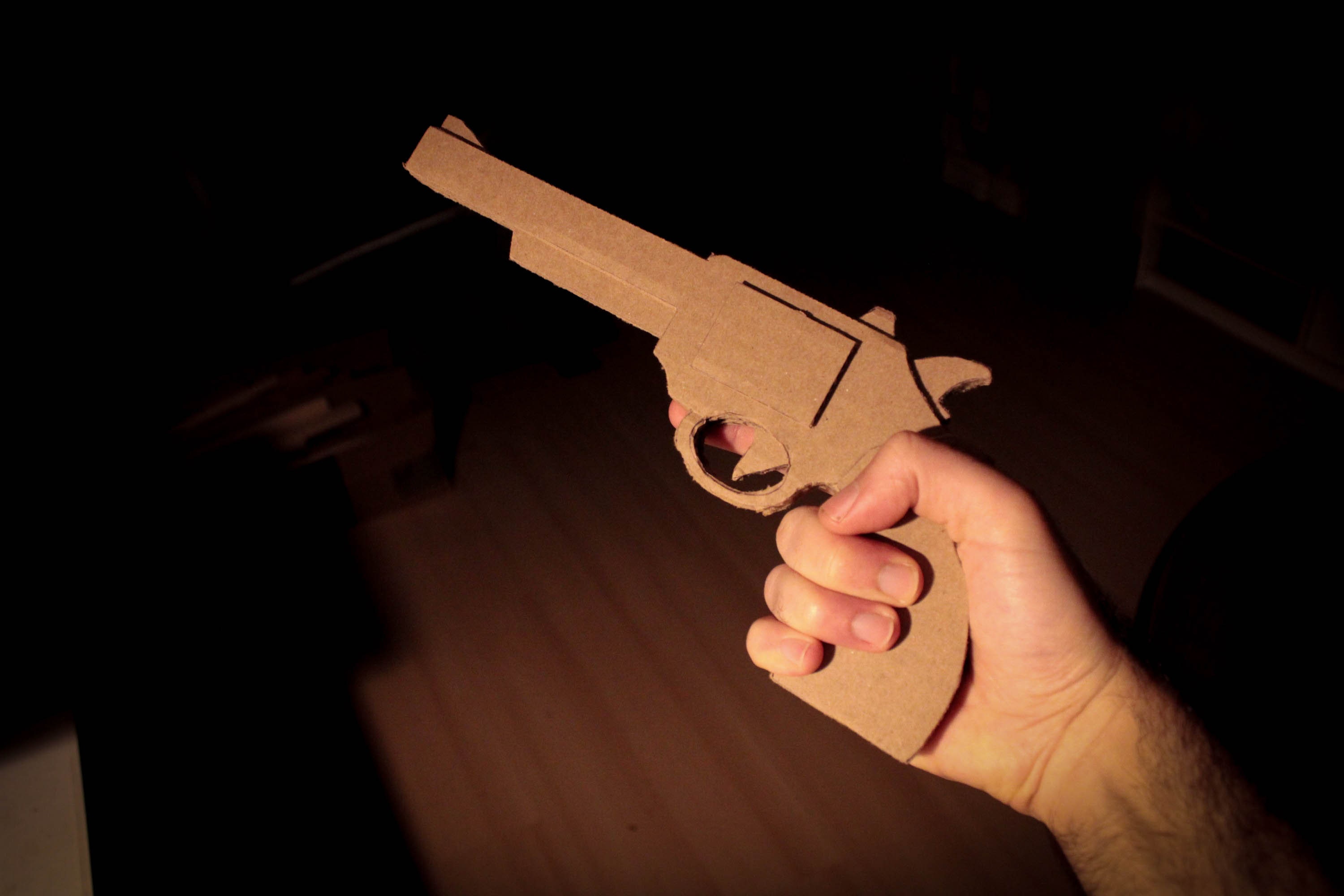 アミーゴという名のリボルバー || PDF印刷可能な段ボール製