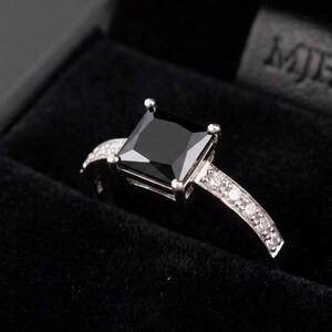 Black swarovski ring - Etsy 日本