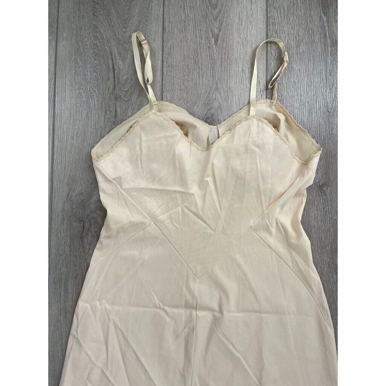 Vintage 50's 60's Beige Sexy Pin-Up Full Slip Chemise 31 Bust EVC image 2