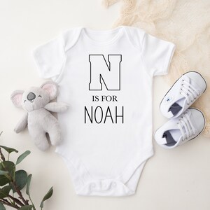 Personalisierter Babyname Onesie