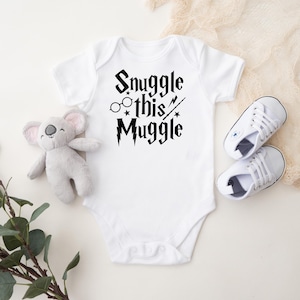 Coccola questo Babbano, Body per neonati a tema magico, Tutina, Tema magico, Regalo per baby shower, Genere neutro, Strega o mago, Vestiti per neonati