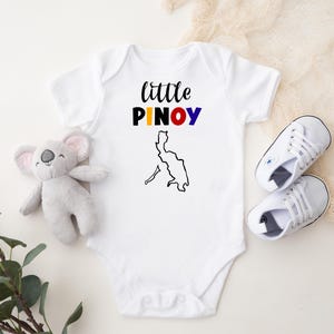 Little Pinoy, Little Pinay - Body bébé philippin personnalisé, couleurs du drapeau de la carte des Philippines, bébé garçon fille philippin, cadeau de baby shower