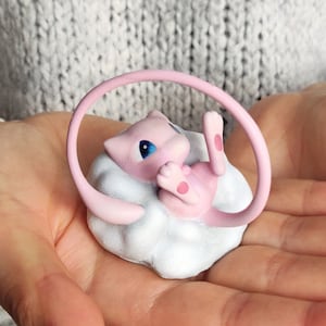 Figurine Mew sur un nuage | Chromatique, couleur personnalisable et tailles variables | Figurine Fakemon Peinte Pro ou Non Peinte