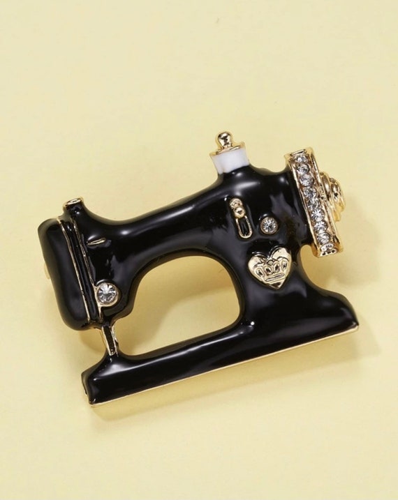 Vintage sewing machine pin badge novelty pin Seamstress pin Etsy