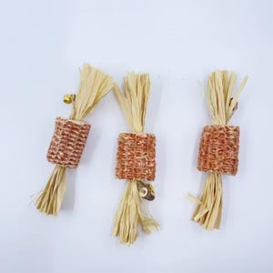 Pack of 5 Nature Corncob Cat Toy with Silvervine Fruit and Raffia  Kitty Dental Gnaw Toy