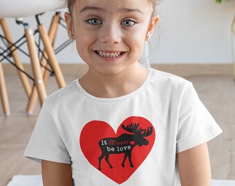 It Moose Be Love Camisa juvenil, regalo de alces para niños, regalo de amante de los alces, regalo de alces para niños, camisa de vida silvestre para niños, camiseta del bosque para niños, regalo para niños