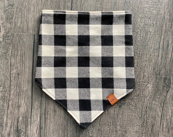 Buffalo Plaid Dog Bandana // Tie On // Accesorios para mascotas // Bufanda para perros // Pequeño // Mediano // Grande // Pasadena, California USA