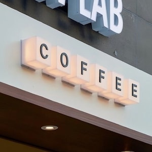 Letreiro de caixa de luz LED personalizado, sinalização de rua retangular, caixa de luz de acrílico comercial, caixa de luz de parede para café, sinalização de luz LED para loja