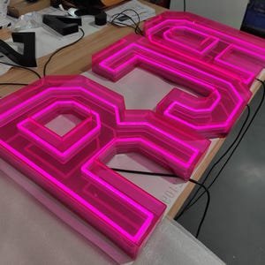 Letras de neón acrílicas personalizadas, letreros de neón comerciales grandes personalizados, letreros de neón comerciales en 3D, números en 3D del 0 al 9, letreros iluminados con neón personalizados