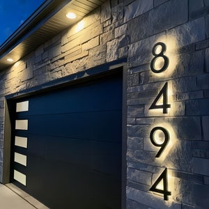 Numeri civici a LED personalizzati - Targa con indirizzo retroilluminata personalizzata - Solare e impermeabile - Targa moderna con numero civico - Regalo di inaugurazione della casa per i nuovi proprietari di casa