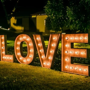 Décoration de mariage lumineuse LOVE | Mot lumineux personnalisé | Enseigne de lettres de chapiteau en métal | Lettres lumineuses en acier robuste pour une soirée événementielle