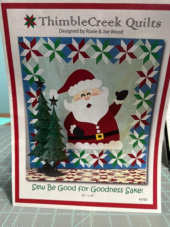 Santa Appliqué Quilt Pattern: Holiday Wall Hanging paper pattern