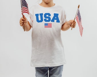 T-shirt med amerikansk flagga för barn och småbarn, 4 juli-outfit, flaggskjorta, patriotisk t-shirt med blocktryck i universitetsstil