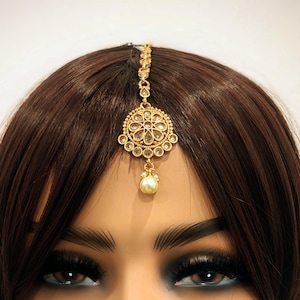 Kundan Maang Tikka: Gold Finish Indian Forehead Jewelry