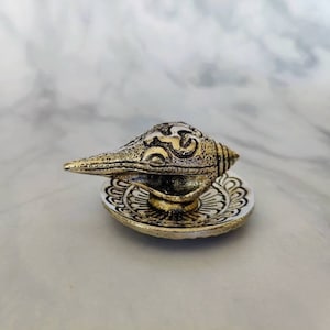 Muschelschale / Shankha handgefertigte Messing Räucherstäbchenhalter | Dekorative Menora | Räucherstäbchenständer | Haus Büro Dekor | Räucherschale