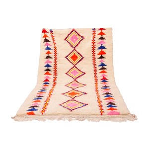 Fantastic Wool carpet . Betber Rug . handmade Rug . Moroccan Rug . Moroccan Azilal carpet . Tribal Abstract Rug . White Wool Carpet