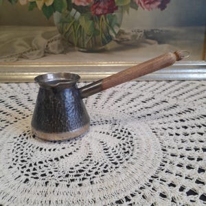 cafetière soviétique vintage en cuivre, verseuse à café turque, manche en bois
