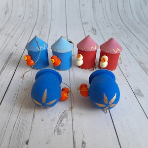 Conjunto vintage de pájaros de Pascua en una pajarera Decoración de madera Erzgebirge, arte popular, pintado a mano, hecho en Alemania