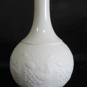 Vintage Rosenthal Germany by Bjørn Wiinblad white biscuit Vase, Art Design - Vintage 1960s, 21 cm