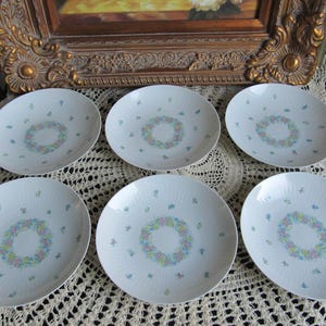 Vintage set of 6 plates Rosenthal Studio Line «Romance Garland» dining plates with flowers by Bjorn Wiinblad, German porcelain, unused