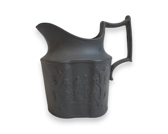 Jarra de crema antigua de basalto negro, estilo georgiano, cerámica inglesa, jarra con relieve