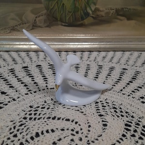 Vintage figurine seagull, Hungarian Hollohaza porcelain figurine, hand painting