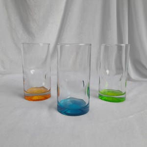 ヴィンテージ Libbey Crisa 手吹きピンチドクールブルー、オレンジ、グリーントールタンブラー 3個セット、親指プリントピンチドグラス付きドリンクグラス
