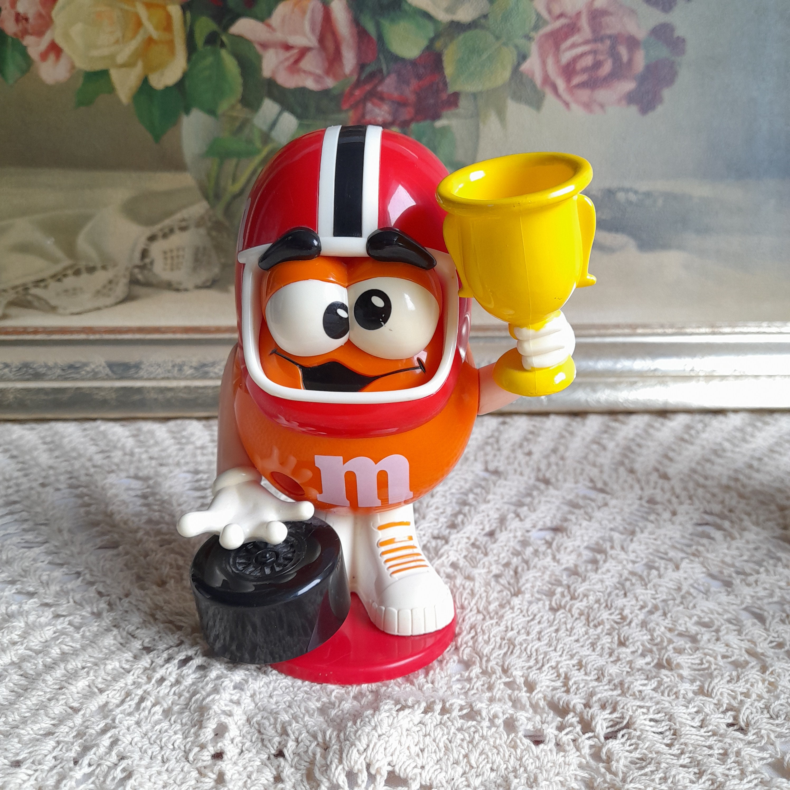 M&M's キャンディディスペンサー アメリカンフットボールまたは
