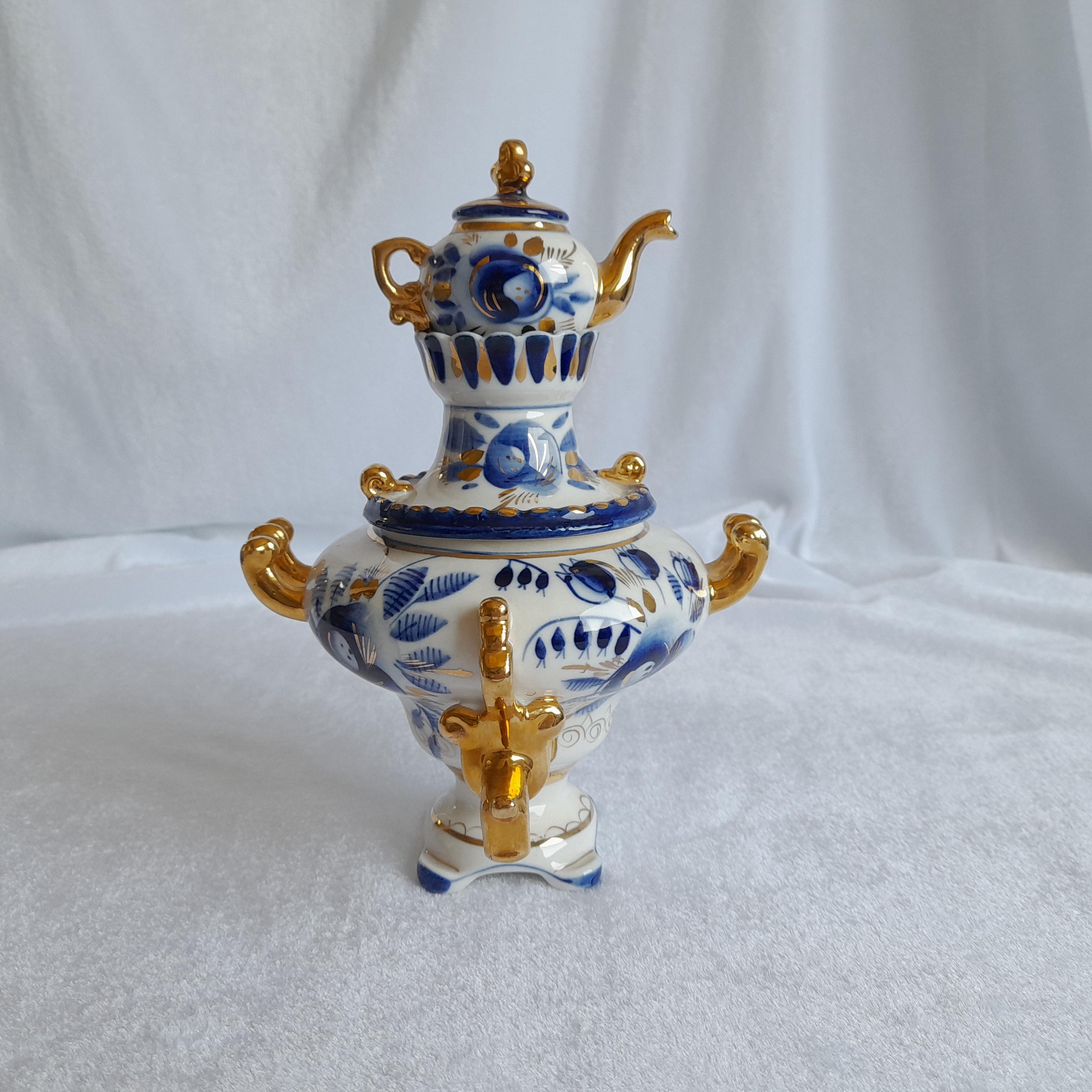 Vintage Porzellan Samowar mit Teekanne Gzhel Handmade Marked russisches Porzellan, Handgemalt, Dekoration für die Küche