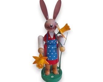 Lapin Erzgebirge avec fleur en bois peint à la main art folklorique allemand vintage