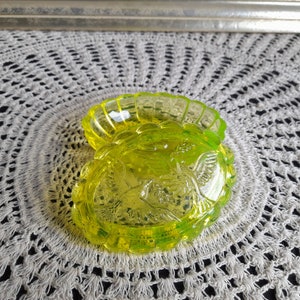 Vintage Czech Art Deco Uranium Glass Jewelry Box Doves, made in Czechoslovakia
