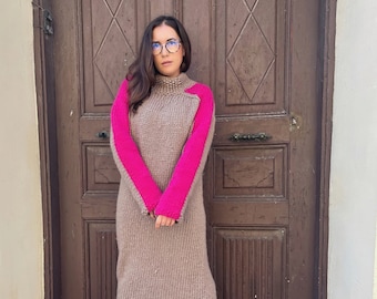 Incredible handgebreide beige jurk met roze mouwen, mode dikke trui jurk voor speciale vrouw, natuurlijke wol lange jurk voor heden