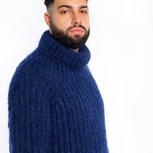 Oversized hand gebreide trui, geribbelde design trui, fuzzy mohair kleding, heren coltrui pullover, brede trui voor mannen, mannen cadeau afbeelding 10