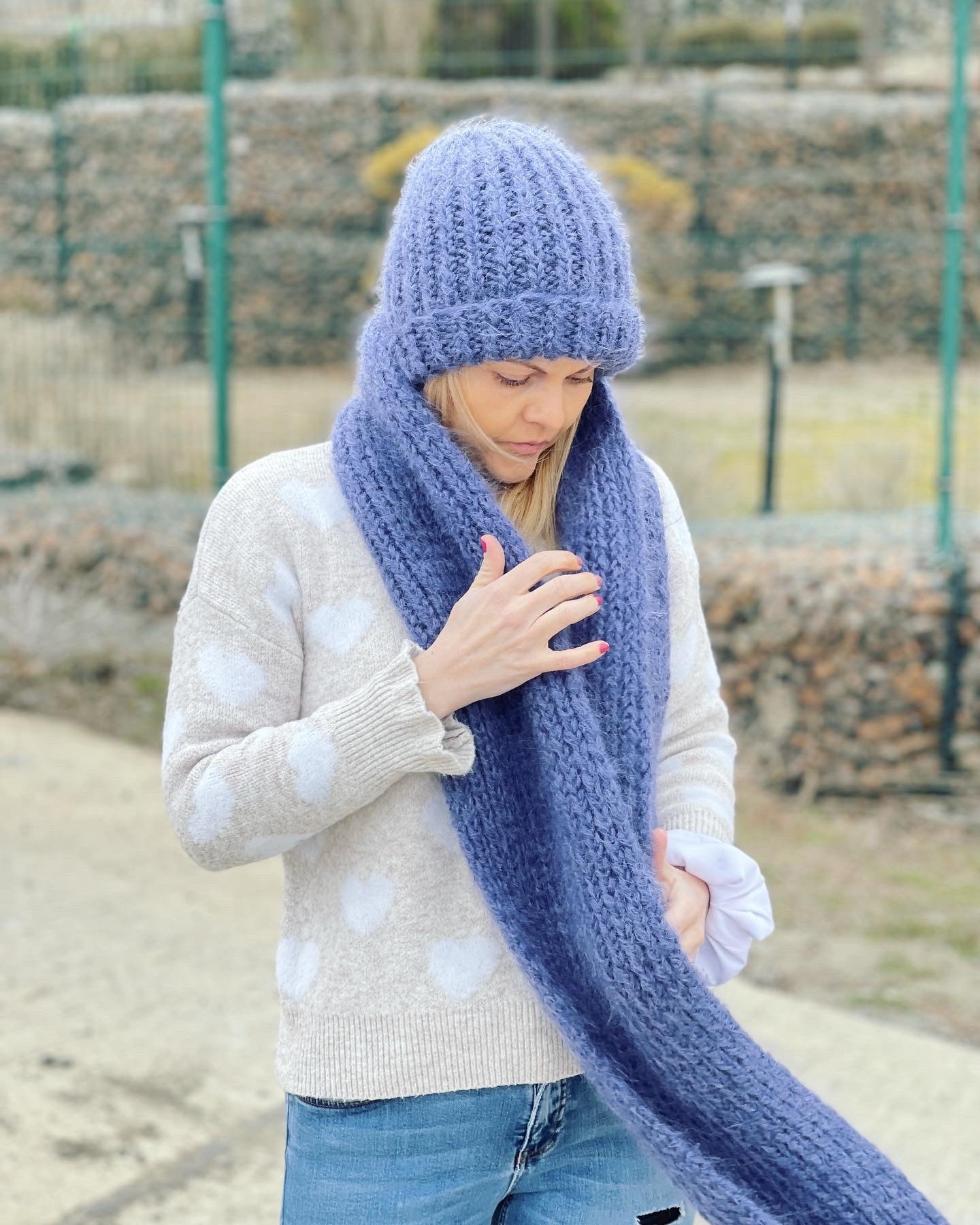 Beanie and scarf set hand crochet new item very soft yarn Easy Crochet Winter Ensemble | Fuzzy Bee Winterset  main image 4