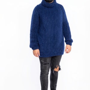 Oversized hand gebreide trui, geribbelde design trui, fuzzy mohair kleding, heren coltrui pullover, brede trui voor mannen, mannen cadeau afbeelding 7