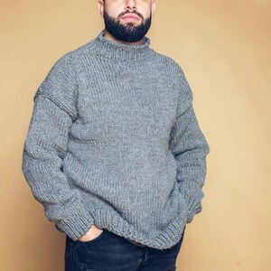 Puede incluir: Un letrero de madera r&uacute;stica con el texto "Welcome to our home" en un estilo manuscrito. El letrero presenta un acabado envejecido y un dise&ntilde;o simple y acogedor, ideal para un porche o entrada.