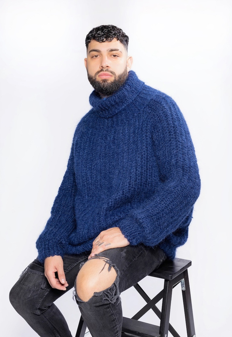 Oversized hand gebreide trui, geribbelde design trui, fuzzy mohair kleding, heren coltrui pullover, brede trui voor mannen, mannen cadeau afbeelding 3