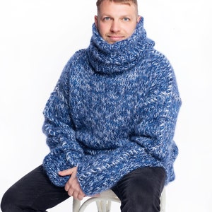 Nouveau gros pull à col roulé en mohair bleu mélange tricoté à la main, longs pulls à col roulé pour hommes, pulls d'hiver tricotés à la mode image 5