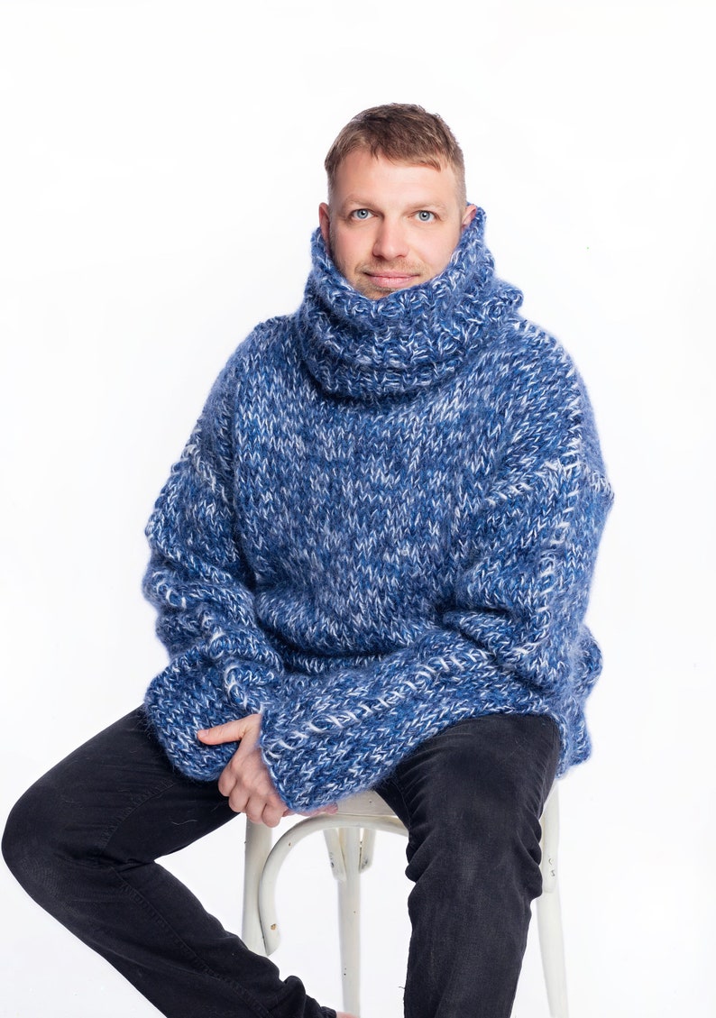 Nouveau gros pull à col roulé en mohair bleu mélange tricoté à la main, longs pulls à col roulé pour hommes, pulls d'hiver tricotés à la mode image 5