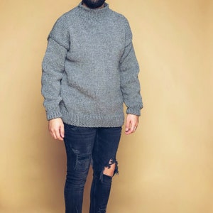 Suéter de cuello redondo tejido a mano, jersey gris para hombre, suéter muy cálido, jersey de senderismo, jersey para él, jersey de lana que pica, regalo para hombre imagen 5